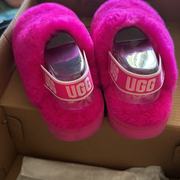 Ugg - Picture 4 of 4